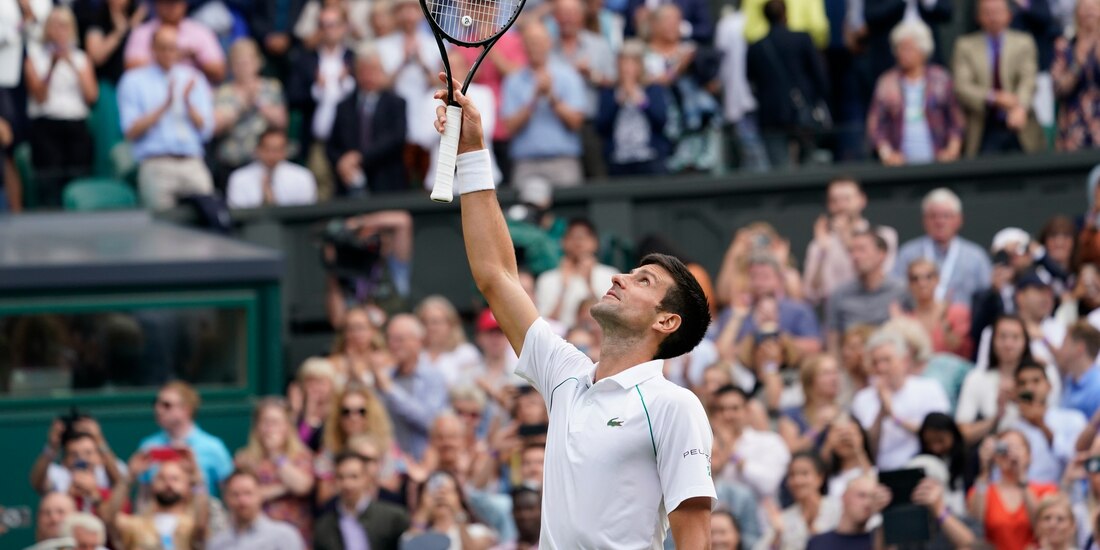 Novak Djokovic festeja su triunfo sobre Denis Shapovalov