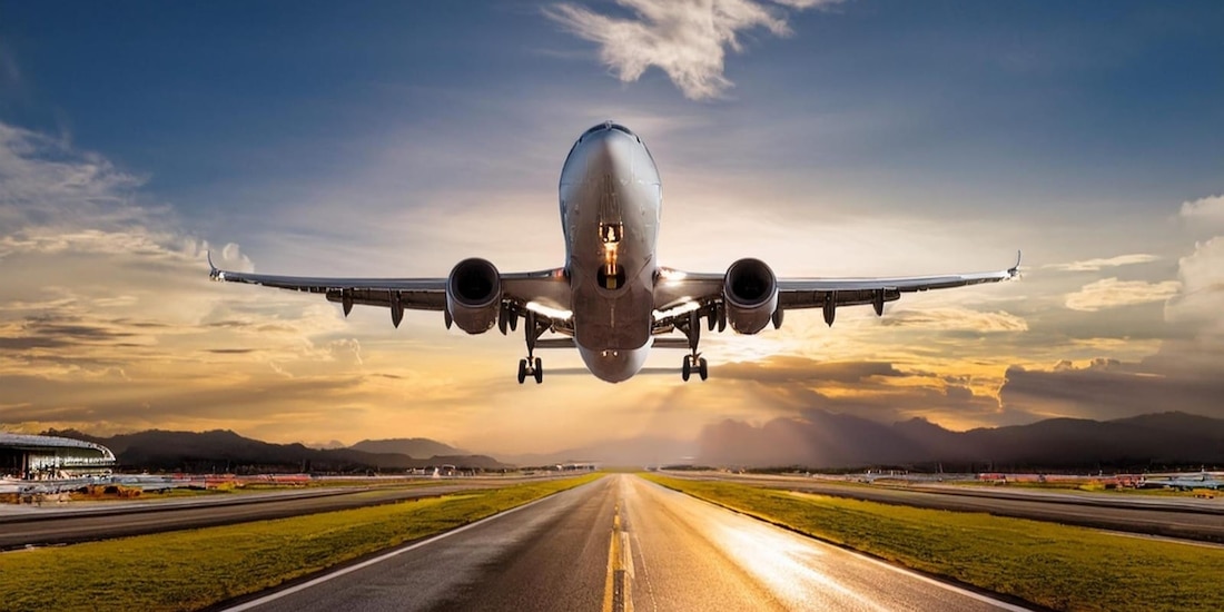 Piloto se encierra en cabina de un avión con pasajeros en AICM.