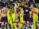 Jugadores de América y Chivas se pelean en el Clásico del AP25