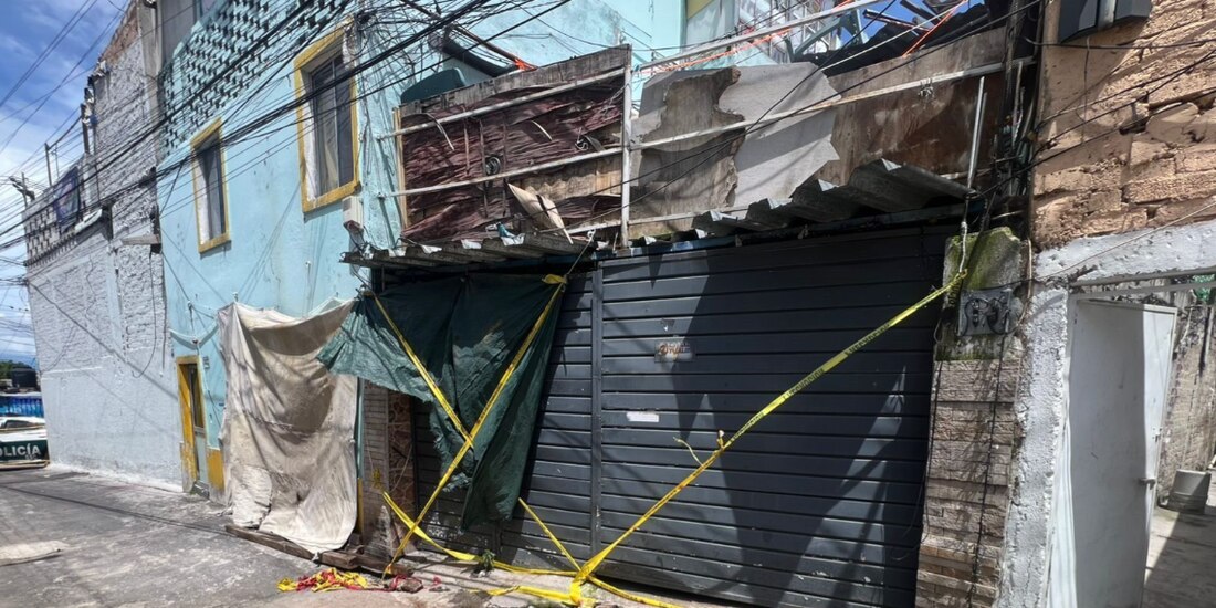 Casa dañada y deshabitada a causa del socavón, ayer.