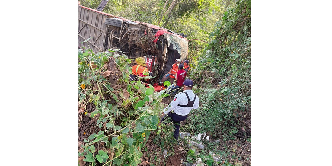 Aspecto del accidente ocurrido ayer en Oaxaca