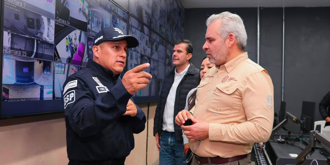 El gobernador Alfredo Ramírez Bedolla encabezó el recorrido por las terminales para probar los de intercomunicación de emergencia.