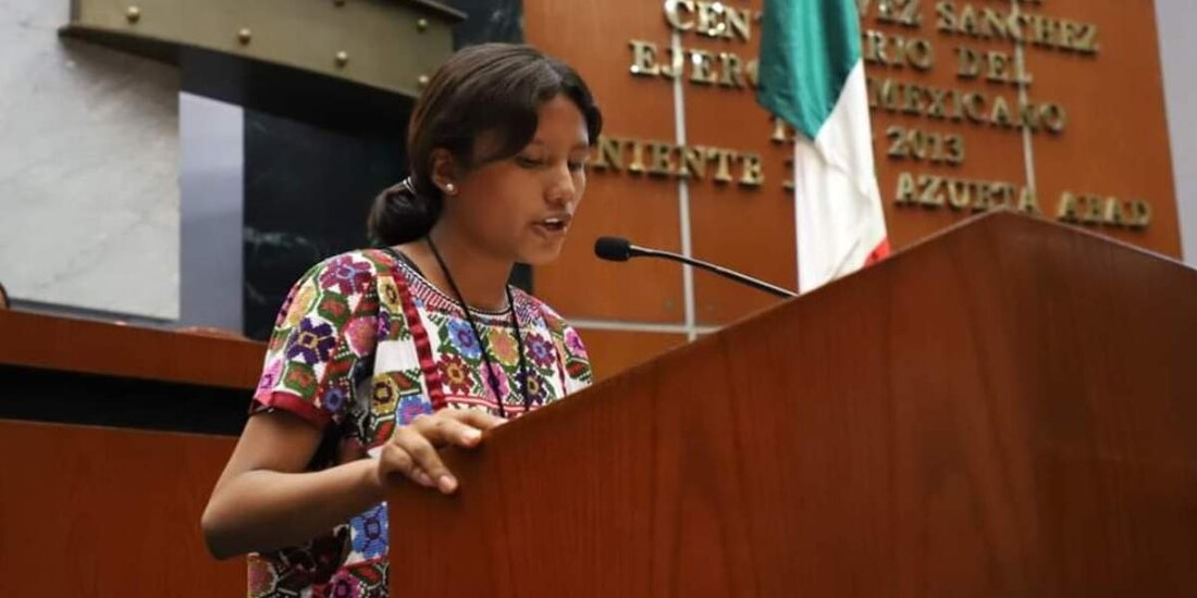 Joven levanta la voz por los pueblos indígenas y afromexicanos de Guerrero.