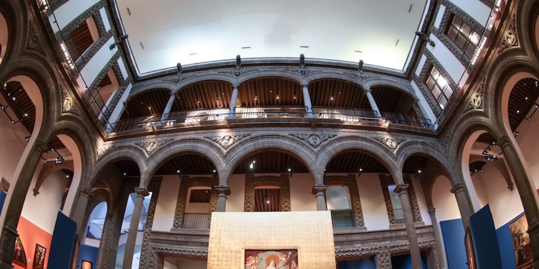 Al centro, La Virgen de los Dolores “La Portenta”, atribuido a Nicolás Enríquez.