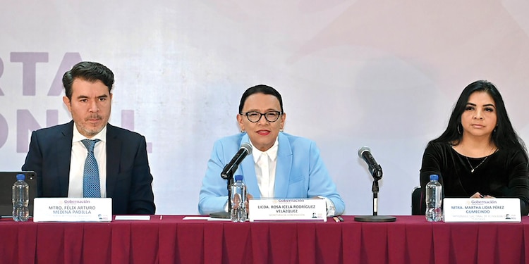 Arturo Medina, Rosa Icela Rodríguez y Martha Pérez, ayer.