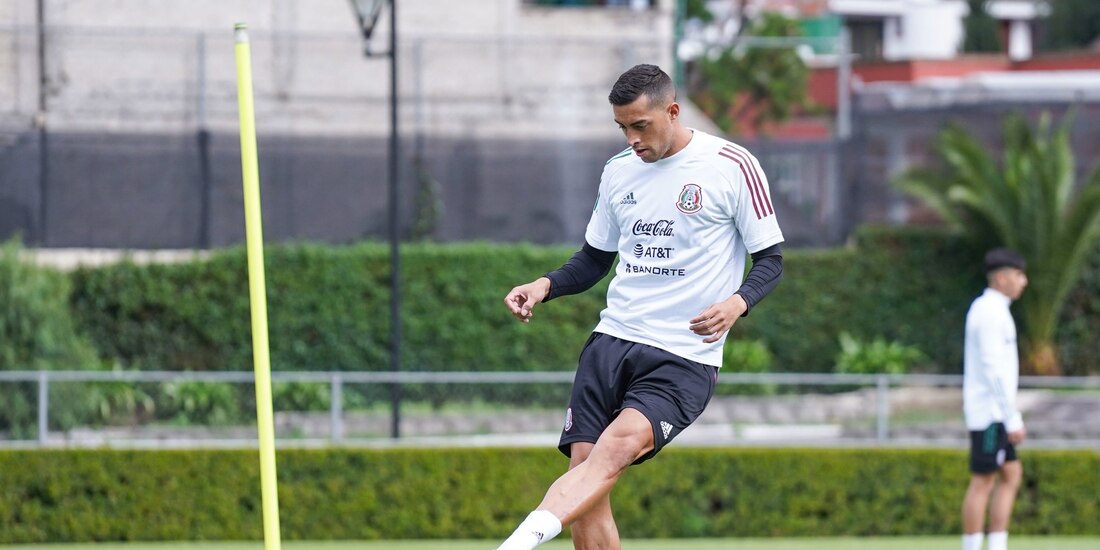 Rogelio Funes Mori durante un entrenamiento con la Selección Mexicana.