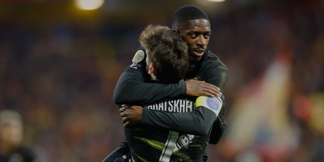 Dembélé festejando con Khvicha uno de los goles del PSG.