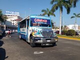Transporte público en el puerto de Acapulco.