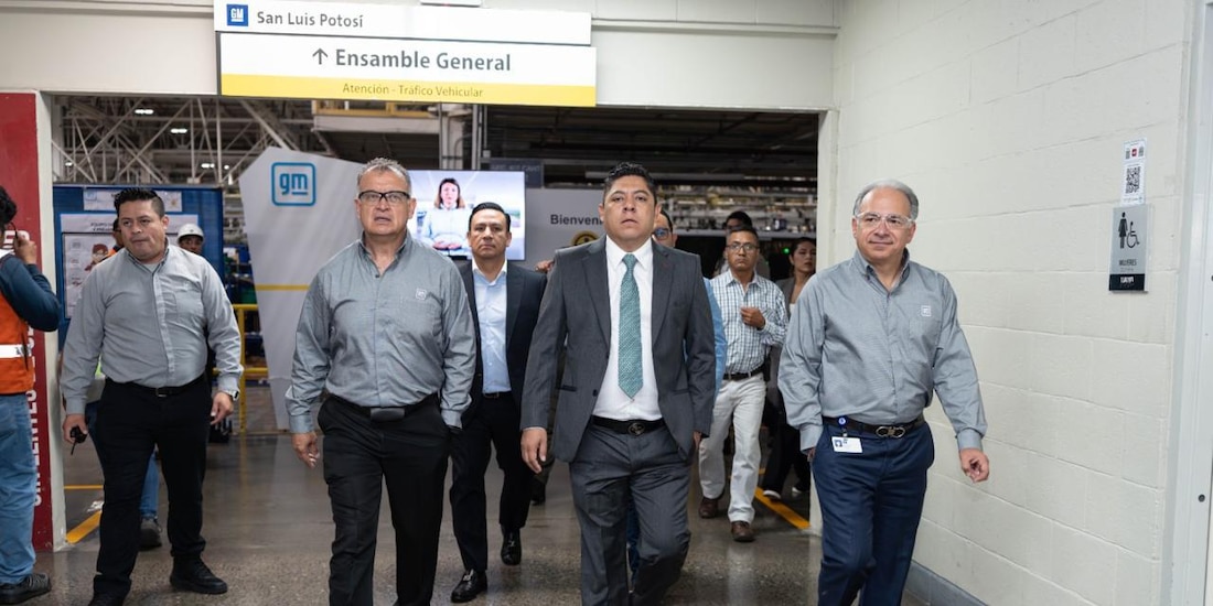 En la imagen el Gobernador constitucional.