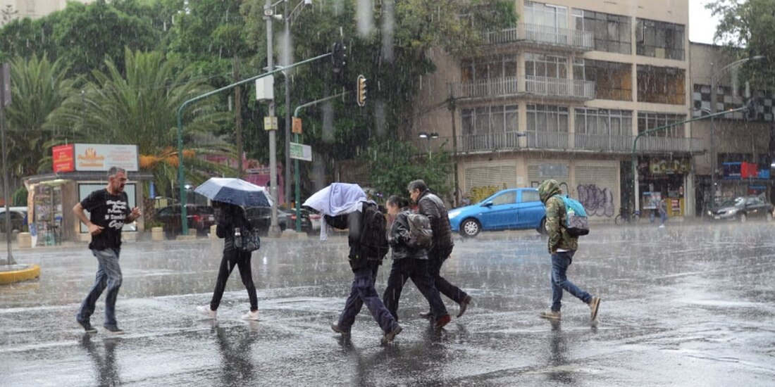 CONAGUA advirtió que en la próxima hora se presentarían lluvias con tormentas en algunas zonas del Estado de México y de la CDMX