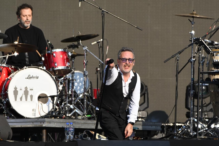 Love of Lesbian durante el festival Vive Latino 2026.