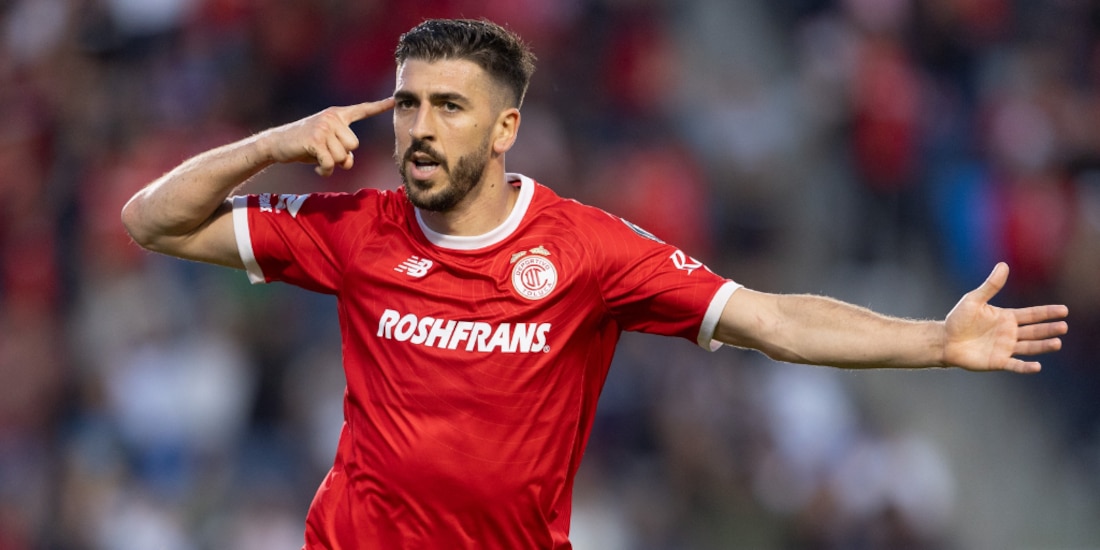 Paulinho festejando su segundo gol ante el LA Galaxy.