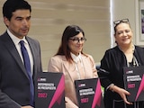 La consejera presidenta del INE (3.a de izq. a der.), Guadalupe Taddei, ayer.