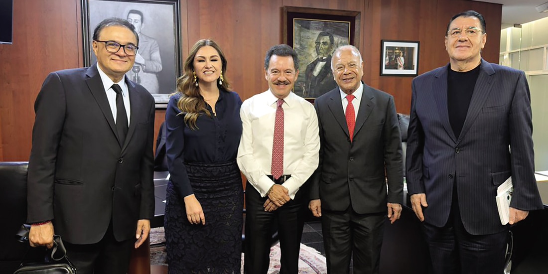 De izq. a der.: Benjamín Robles, Geovanna Bañuelos, Ignacio Mier (coordinador de senadores de Morena), Alberto Anaya (líder nacional del PT) y Alejandro González, ayer.