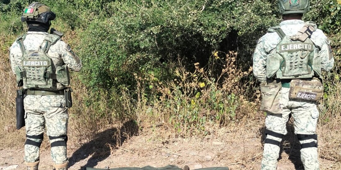 Detenidos, armas largas y vehículos asegurados en Sinaloa tras un enfrentamiento con militares.