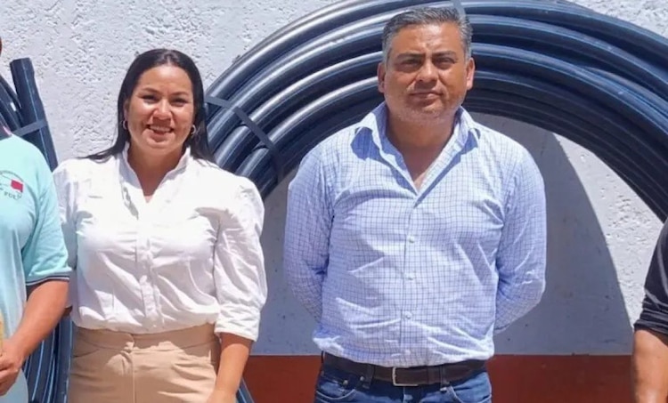 A a derecha, Rogelio Poblete, junto a la alcaldesa de Malinalco, Marlen Nieto Vázquez.