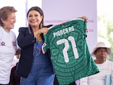Clara Brugada inaugura canchas ‘Pioneras del 71’; pide llevar el Mundial a todos los territorios.