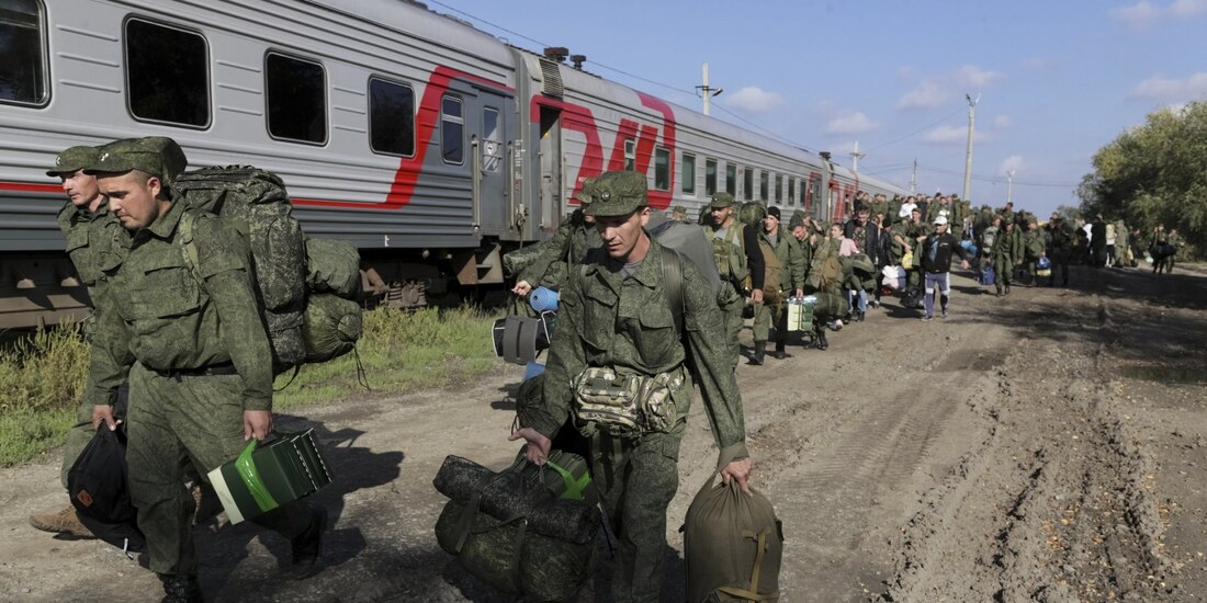 Reclutas rusos caminan para tomar un tren en Volgogrado, el 29 de septiembre.