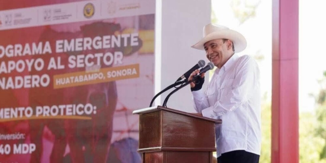El gobernador de Sonora, Alfonso Durazo, en la entrega de apoyos a productores en Huatabampo, el miércoles.