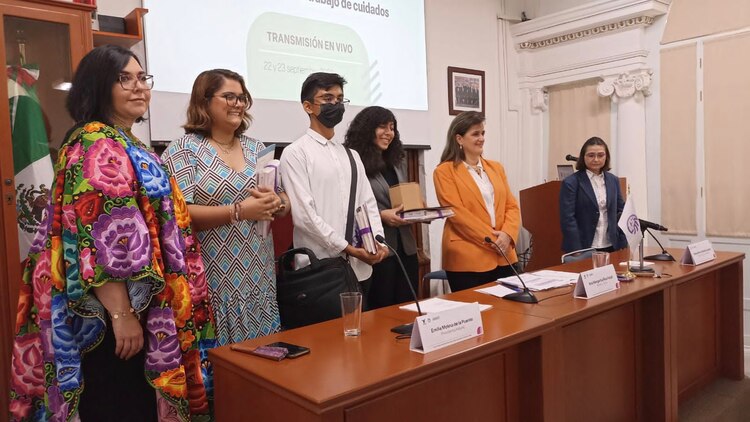 La ministra Margarita Ríos Farjat inaugura el congreso 'Doble jornada laboral de las mujeres. Retos para visibilizar el trabajo de cuidados'