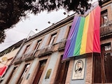 La casa del Poeta cuenta con una biblioteca, integrada por los fondos Efraín Huerta, Salvador Novo y donaciones de casas editoriales.