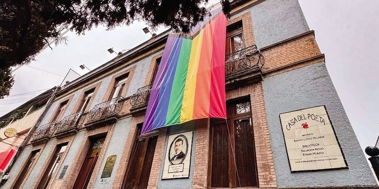 La casa del Poeta cuenta con una biblioteca, integrada por los fondos Efraín Huerta, Salvador Novo y donaciones de casas editoriales.