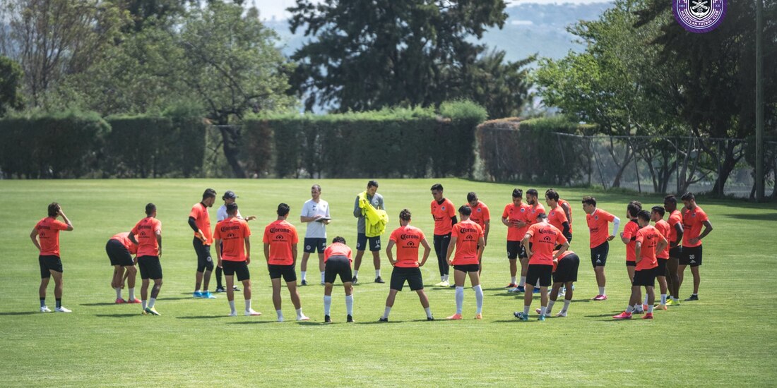 Jugadores del conjunto sinaloense durante uno de sus entrenamientos.