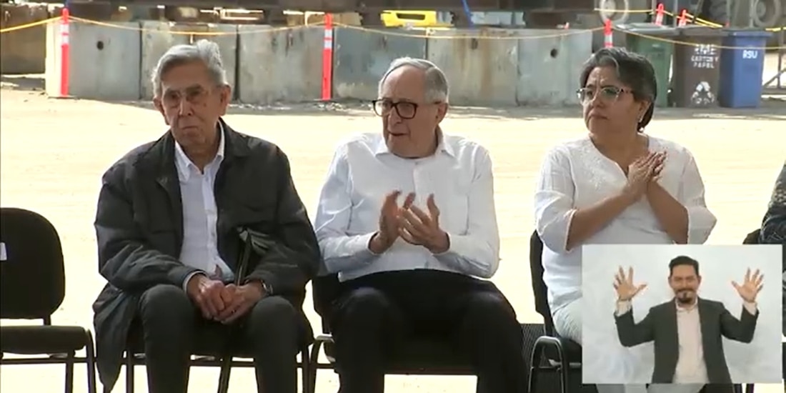 A la extrema izquierda, Cuauhtémoc Cárdenas .