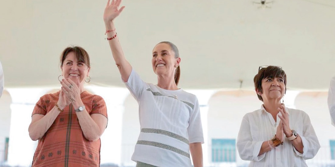 De izq. a der.: Margarita González, la Presidenta y Edna Vega, ayer, en Morelos.