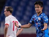 Takefusa Kubo disputa un partido con la Selección de Japón