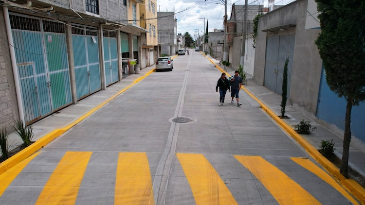 Personal del organismo de agua Sapase consolida la instalación de tuberías para conectar el servicio al Gran Canal.