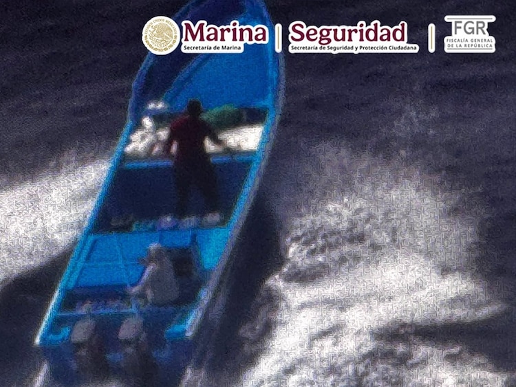 Cuatro personas fueron detenidas tras la intercepción de dos lanchas en el Pacífico mexicano.