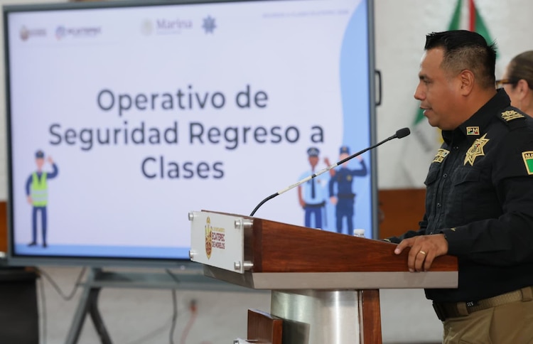 Autoridades locales invitaron a la población a acudir a la Feria de Regreso a Clases 2026 en la explanada municipal.