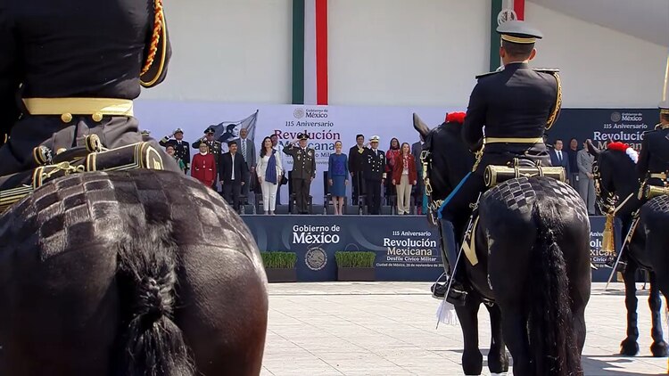 Acto cívico en el Zócalo de la CDMX.