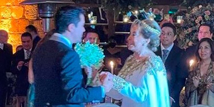 Elba Esther Gordillo bailando con esposo, Luis Antonio Lagunas