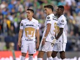 Efraín Velarde, Juan Dinenno y Washington Corozo, el pasado 4 de mayo, en la final de vuelta de la Concachampions entre Pumas y Seattle.
