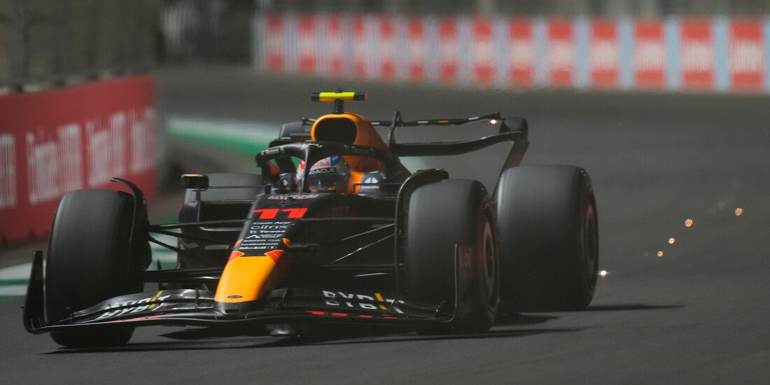 El monoplaza de Sergio Pérez durante la clasificación del GP de Arabia Saudita de F1.