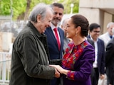 Claudia Sheinbaum, presidenta de México, se reúne con el cantautor español Joan Manuel Serrat.