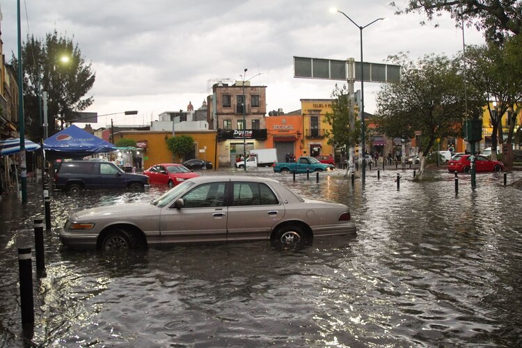 De acuerdo con Protección Civil del estado, las lluvias de esta tarde provocaron inundaciones en varios puntos de Colima.