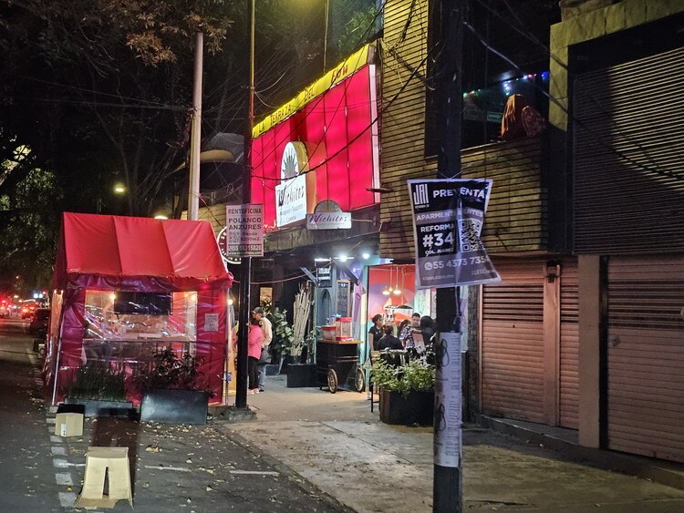Los antojitos Wichitos invaden la calle de Avenida Tamaulipas 106.
