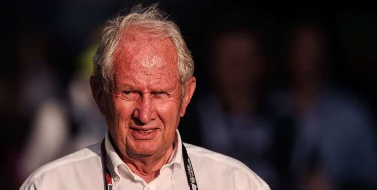 Helmut Marko sigue recordando a Checo Pérez.