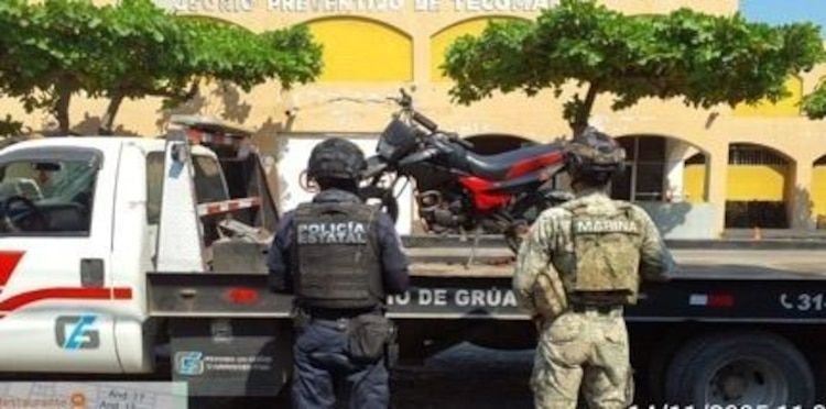 Autoridades federales y estatales aseguraron armas, droga y vehículos en distintos municipios de Colima.