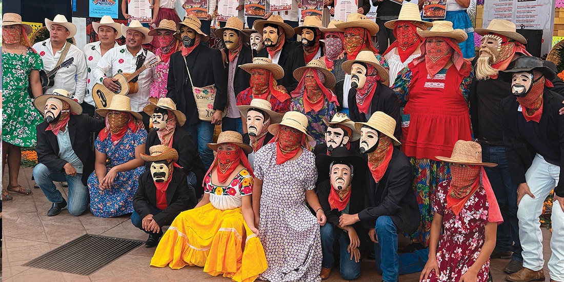 Autoridades y comunidad de Huejutla, ayer en la presentación.