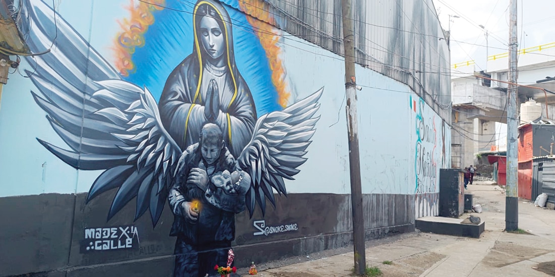 Mural hecho por el artista urbano, Snoke, ayer, en homenaje a Alicia Matías Teodoro.