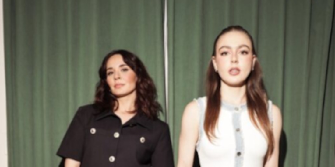 Adriana Louvier (izq.) y Regina Pavón, quienes forman parte del elenco.