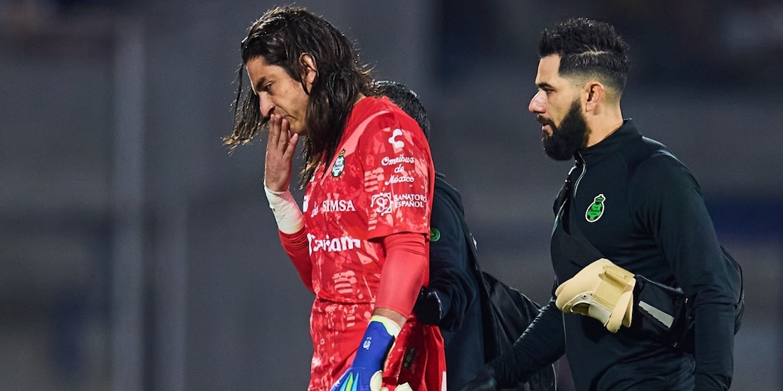 Carlos Acevedo recibió un fuerte golpe en la cara en el Pumas vs Santos.