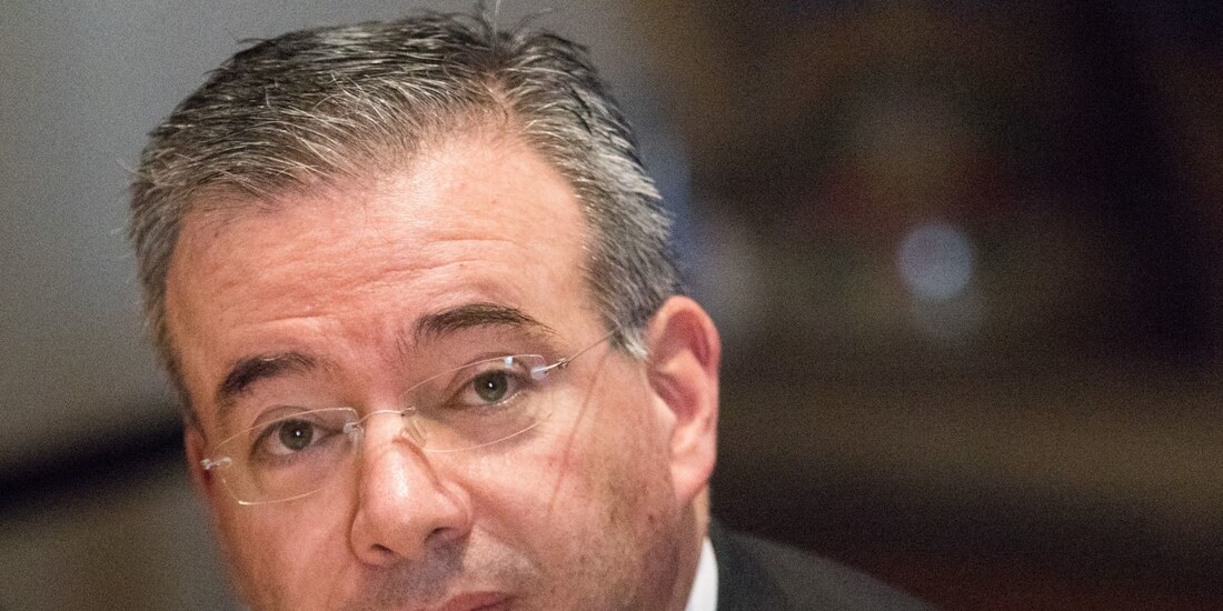 Alejandro Díaz de León gobernador del Banco de México.