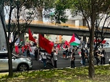 Manifestantes del colectivo Asamblea por el Común y Contra la Guerra bloquean Periférico Sur.