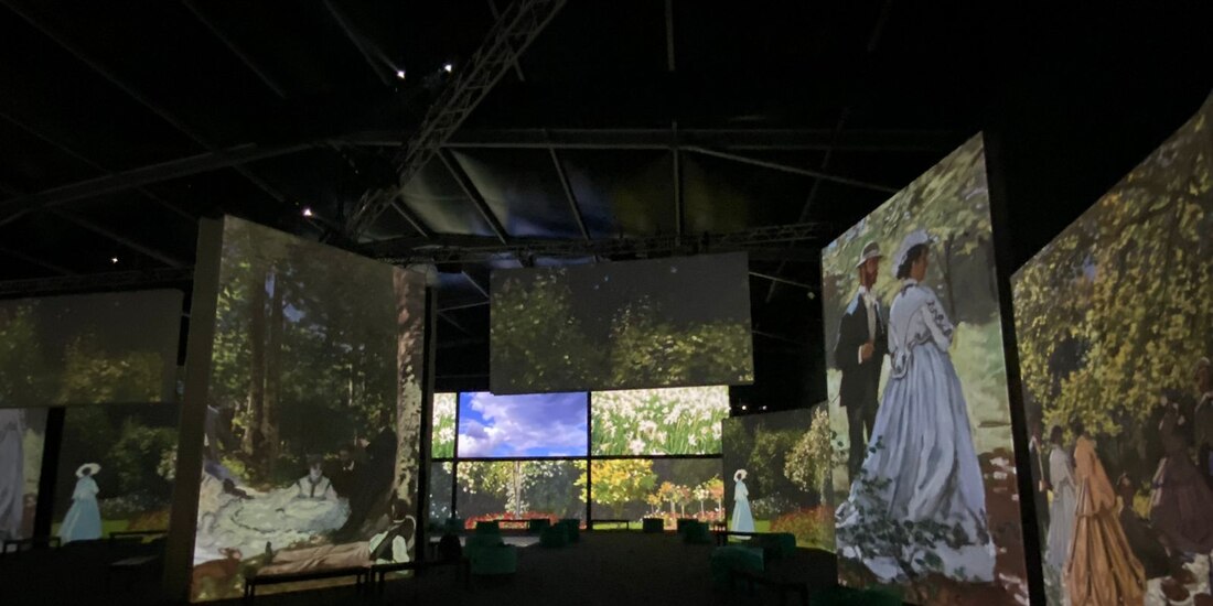 Velas de barcos, árboles y bailarinas tienen movimiento en el show.