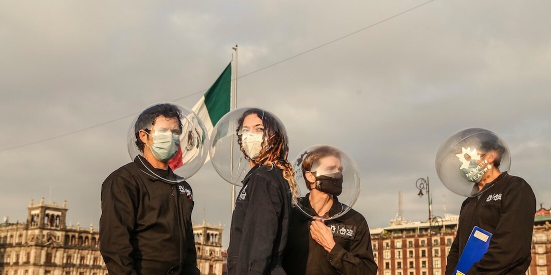 Integrantes de la agrupación, en el Zócalo de la CDMX.